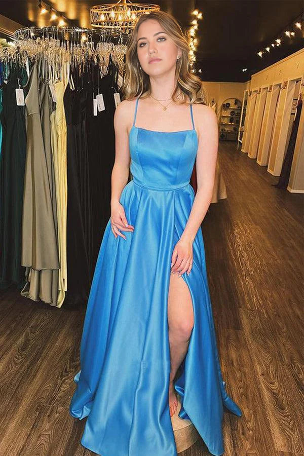 Vestido de fiesta largo de satén azul con escote redondo y tirantes finos en línea A con abertura
